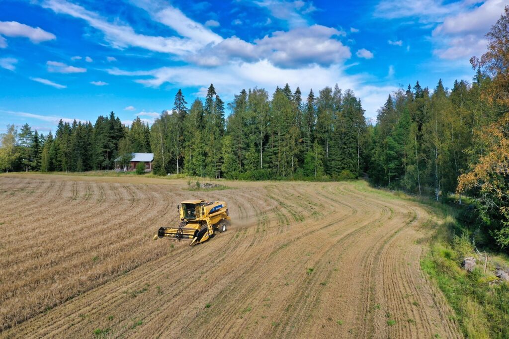 combine-harvester-6589319_1280